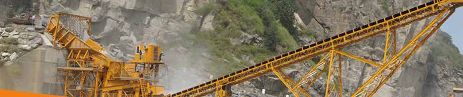 Gabbro aggregate crushing line and conveyor in operation